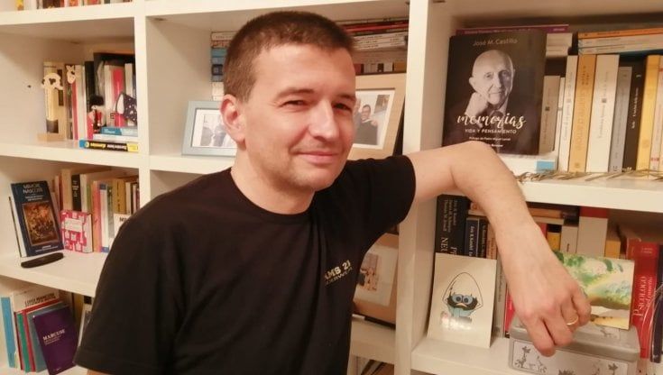 Poeti a Parma incontra Michele Meschi. "La poesia è un difficilissimo gioco letterario di sottrazione. E, come tutti i giochi, è operazione molto seria"