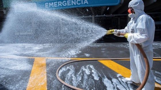 Svolta Twitter: cancella anche le fake news dei leader politici