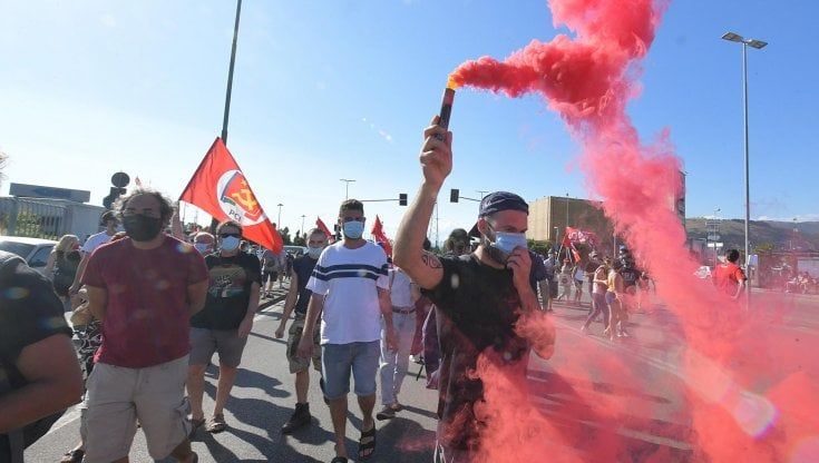 Licenziamenti, il governo convocherà le multinazionali Gkn e Gianetti