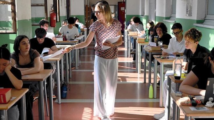 Maturità, tanti optano per la traccia sul rispetto: “Soddisfatti, ma stupiti da questi titoli”