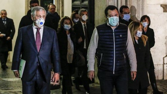 Coronavirus, la maggioranza all'opposizione: "Concordiamo insieme l'iter del Cura Italia". Presenze ridotte alla Camera per il discorso di Conte
