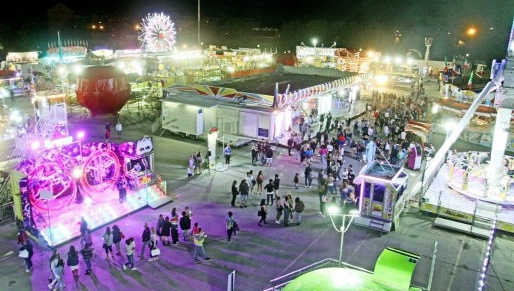 Chivasso, difende suo figlio al luna park pestato dalla gang dei tredicenni