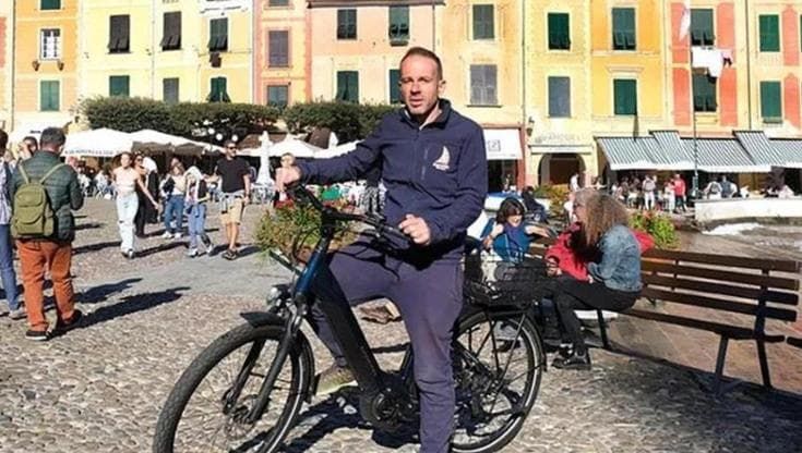Portofino, il sindaco Viacava a processo. Il pm: “Vendeva borse false nella sua tabaccheria”