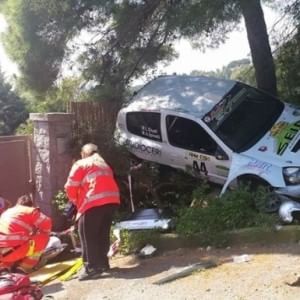 Rally dell'Elba, auto si ribalta: sempre grave uno dei due feriti