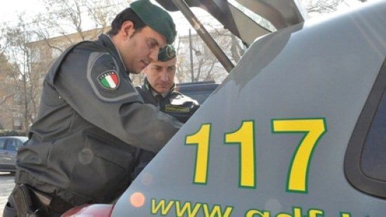 Tangenti, a Taranto arrestata ufficiale della Marina: "Prima donna militare in manette"