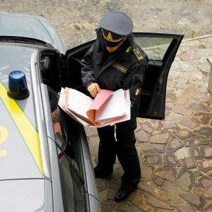 Titolari di un autosalone e strozzini, 5 milioni di euro sotto sequestro