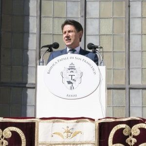 Alitalia, Conte: "Situazione complicata, commistioni con le autostrade inaccettabili"