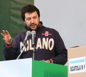 Salvini, missione umanitaria in India.<br />E il popolo leghista lo attacca sul web