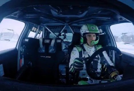 Skoda 130 RS del 1977 contro Fabia R5 WRC2 2017, la sfida nel ghiaccio è uno show