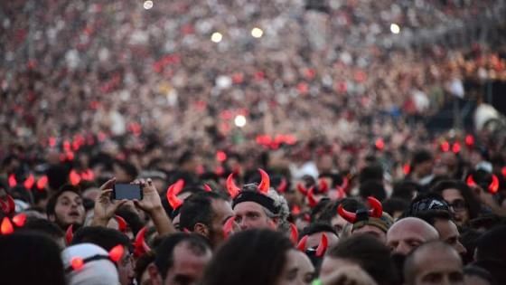 Fuochi d'artificio per gli Ac/Dc, demoni del rock