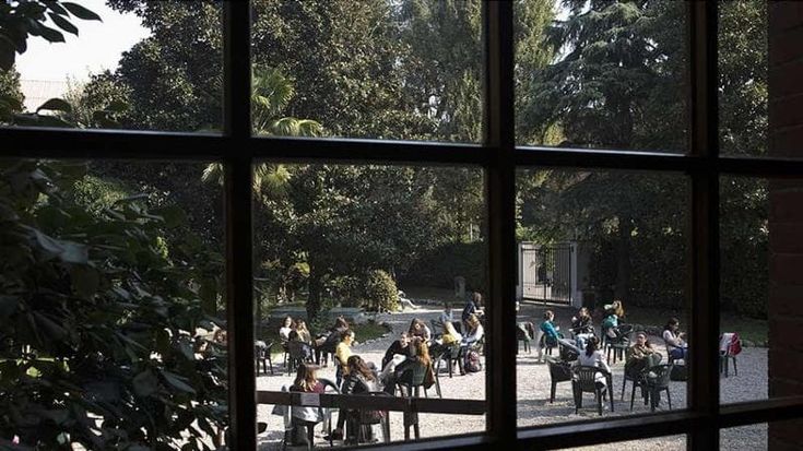 Giardino delle vergini, citofono-orecchio e il Cremlino a Città Studi: i luoghi più strani di Milano