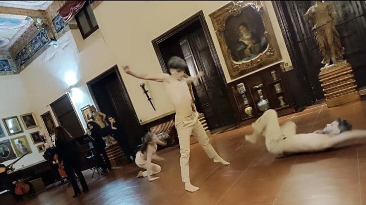 “Fluide sembianze”, una convincente fusione tra musica antica e danza contemporanea