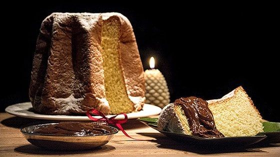 Il pandoro (tiepido) si esalta con la crema al cioccolato
