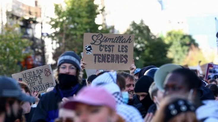 “Bismillah, c’est les tenebres”: from Paris to Bologna, the protest slogan mocks the police