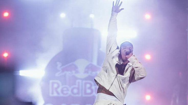 Napoli, in diecimila alla Red Bull 64 Bars Live: Geolier star sul palco sotto le Vele