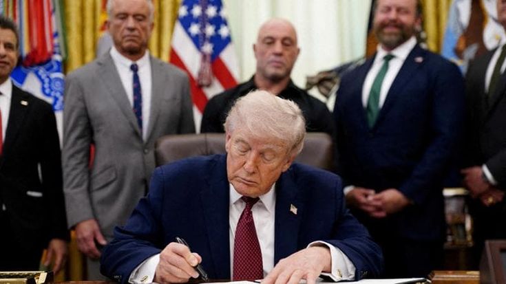 Guerra in Iran. Negoziati in bilico a Islamabad. Trump: “Catturata nave iraniana che forzava blocco”