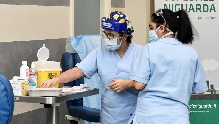 Vaccino anti Covid, è corsa contro il tempo: negli ospedali altre tre settimane di campagna