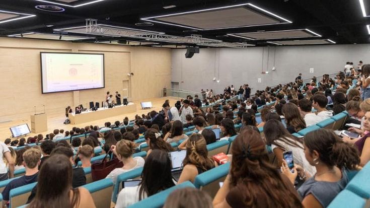 “L’ IA non potrà vincere”: gli aspiranti medici alla prova dell’università