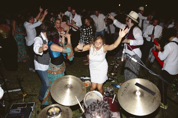 Non snobbate i fotografi di matrimoni: una mostra sfata i tabù