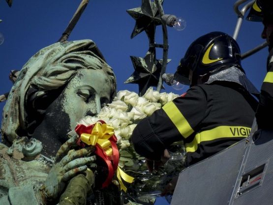 La festa dell'Immacolata in piazza del Gesù a Napoli