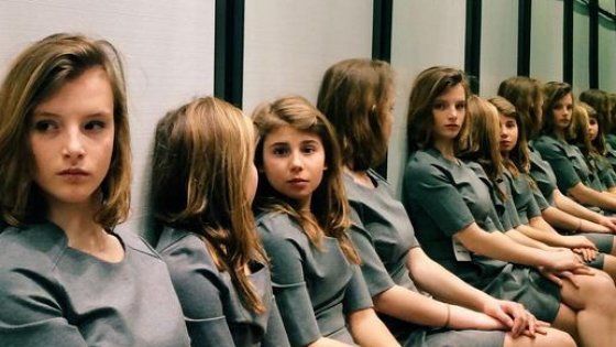 "Quante ragazze ci sono in questa foto?"