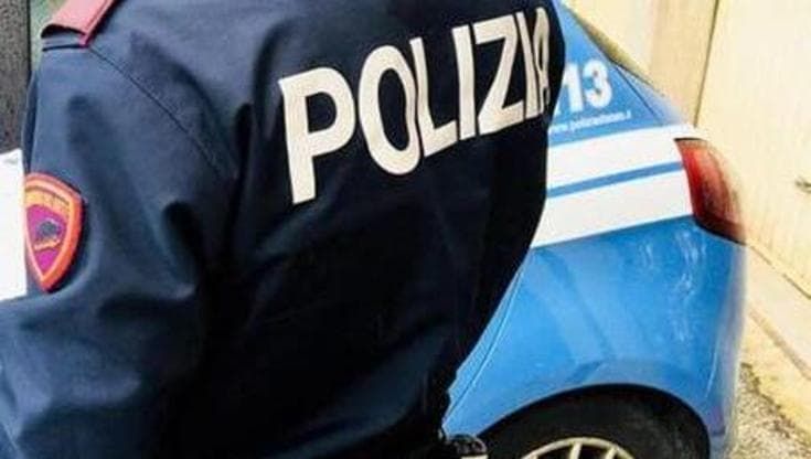 Arezzo, vuole costringere la figlia a un matrimonio combinato: picchia lei e la moglie, denunciato
