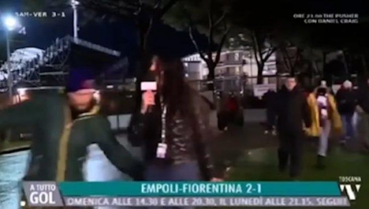 Denunciato il tifoso che ha molestato la giornalista in diretta tv. Chiede scusa: "Non so bene che cosa mi sia preso"