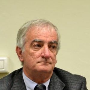 Big Pharma e il professor Federico: "Un milione e mezzo in quattro anni per sponsorizzare farmaci oncologici"