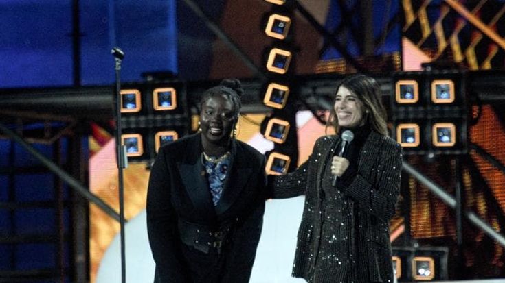 Festa per X Factor, migliaia al Plebiscito. Vince Mimì e Gigi D’Alessio canta per Pino con Giorgia