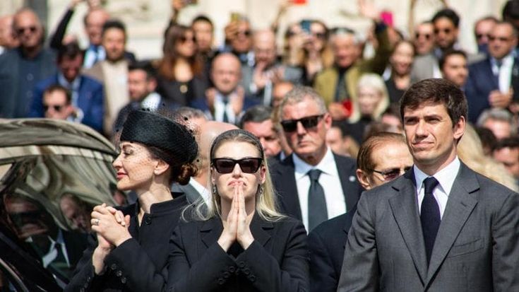 Garantiamo la libertà di vilipendio. Un De Andrè dedicato a Berlusconi