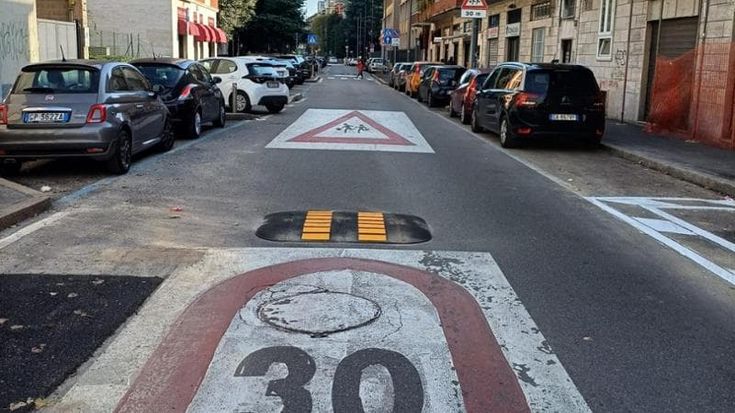 A Milano i “cuscini berlinesi”: i dissuasori light per la velocità debuttano in via Boncompagni