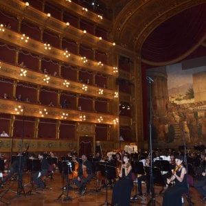Palermo, 200 spettatori in mascherina festeggiano il Massimo che riapre