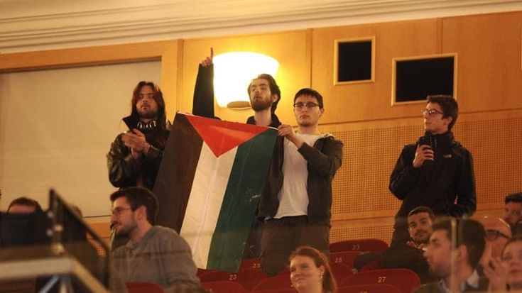 Proteste negli atenei, la ministra Bernini incontra i rettori della Crui: “A loro la responsabilità delle misure da prendere. Nelle università libertà di pensiero, il limite è la violenza”