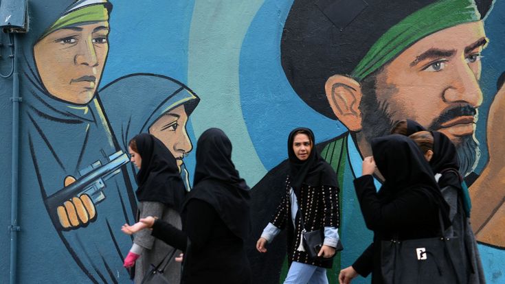 “Impossibile vivere con le sanzioni”: i giovani iraniani sognano la fuga