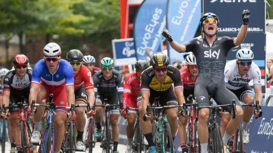 Ciclismo, Viviani vince la Classica di Amburgo. Vuelta: doppio colpo di Lampaert 