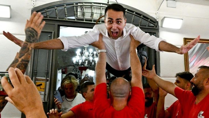 Aeroplanini, ecobus, video TikTok e baci: le follie dei 66 giorni di campagna elettorale