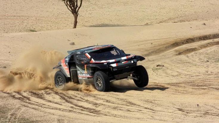 Dacia trionfa alla Dakar e nel deserto studia le soluzioni del futuro