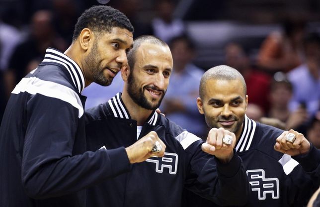 Basket Nba, festa San Antonio: la consegna degli anelli