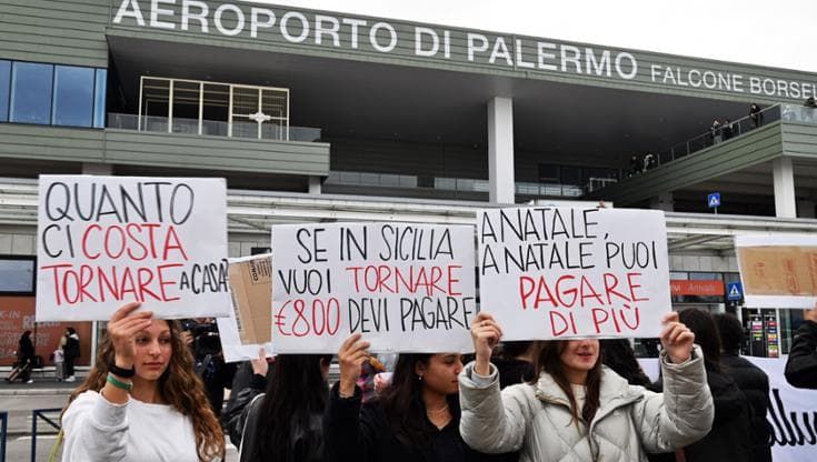 Sit-in a Punta Raisi contro il caro voli: “Basta speculare sulla pelle dei siciliani”