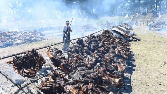 Uruguay si aggiudica il Guinness dei primati per un gigantesco barbecue