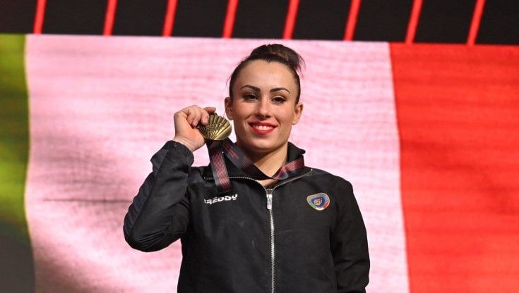 Ginnastica artistica, Vanessa Ferrari sul podio europeo dopo 7 anni sulle note di 'Bella Ciao': "Dedicato all'Italia nel giorno della Liberazione"