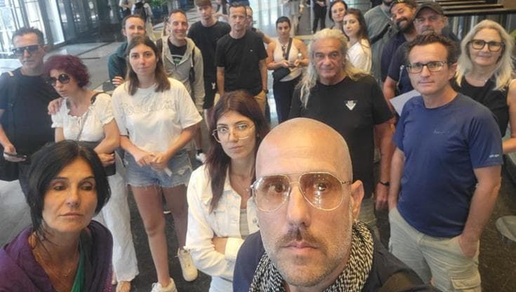 Bangkok, turisti bloccati da giorni: “Voli cancellati, per rientrare il biglietto costa 5mila euro”