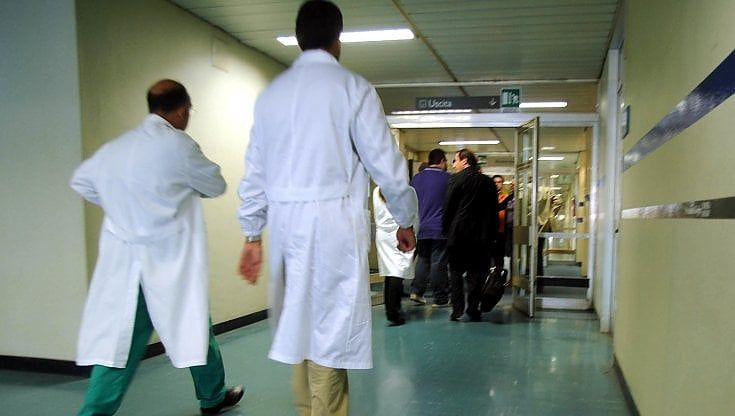I medici si confessano nel questionario dell'Ordine: “Più cura alle scartoffie che ai nostri pazienti”