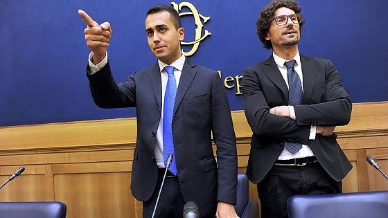 Riforme, Grillo al Pd: "Sbruffoni". Ma poi pubblica le risposte online. Napolitano: "Basta rinvii"