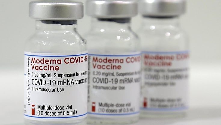 Astrazeneca macina profitti grazie al vaccino (quello di Moderna)