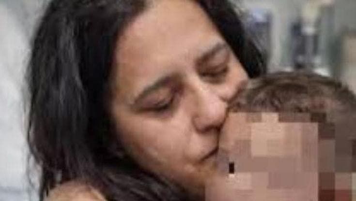 Bimbo trapiantato, annuncio della mamma in tv: “Non ci sono speranze, ora potete lasciarlo andare”