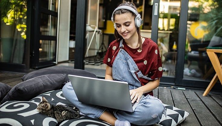 I giovani sono consumatori digitali attenti e con il pollice verde