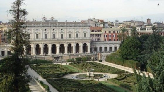 Roma, statue, ville e banche: liti e cause per l'eredità Torlonia. Bloccati beni per 2 miliardi  