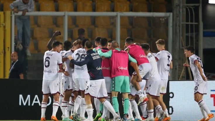 Ferguson colpisce al 97', il Bologna chiude in bellezza: vince 3-2 a Lecce e chiude al nono posto
