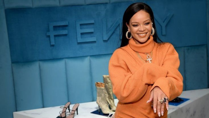 Rihanna è la pop star più ricca del mondo, ma il merito è dei suoi cosmetici